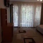 Gazde/Camere de închiriat Casa Nina -camere Si *