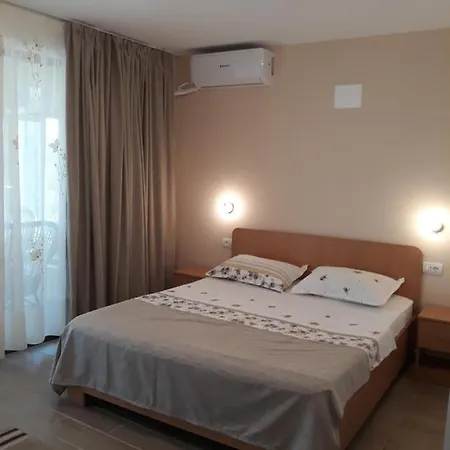 Gazde/Camere de închiriat Casa Nina -camere Si Eforie Nord